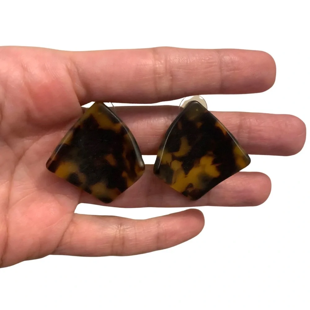 2/$30 Two Pairs Brown Orange Tortoise Shell Stud Earrings Acrylic Boho Casual - Picture 1 of 9